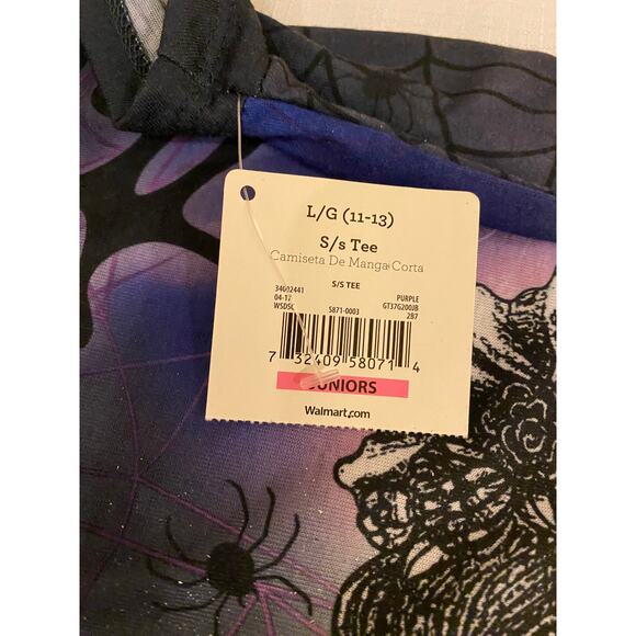 Halloween graphic tshirt with bride and groom skeleton. - Picture 12 of 12